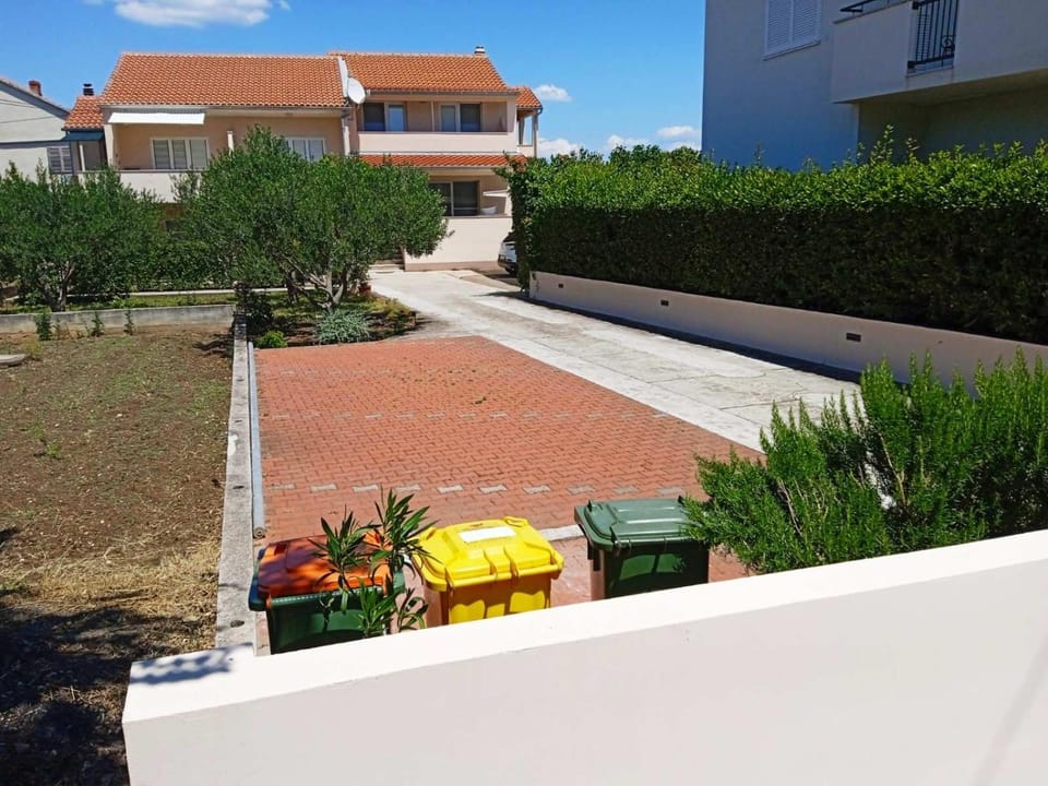 Day, Neighbourhood, Garden view