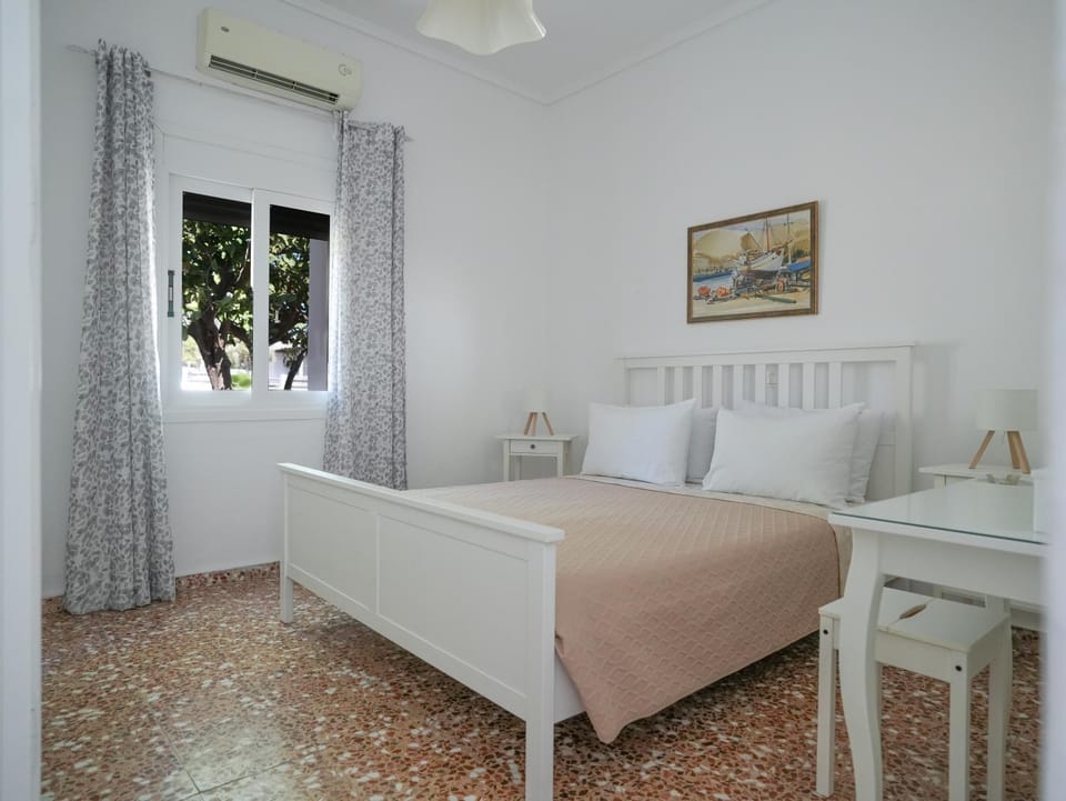 Bed, Bedroom, air conditioner