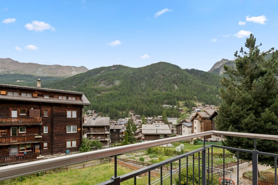 Spring, Day, Natural landscape, View (from property/room), Balcony/Terrace, Mountain view