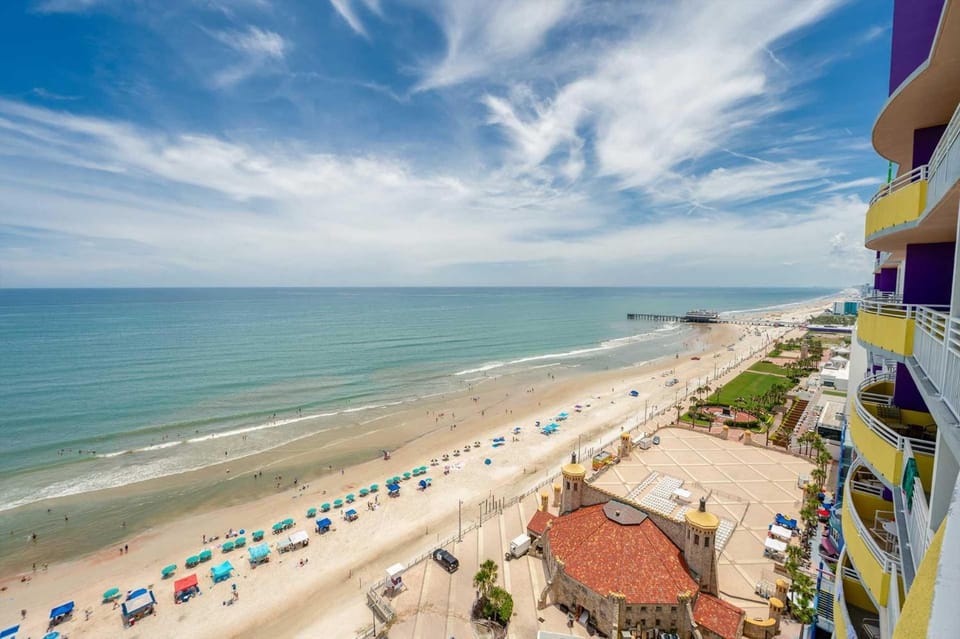 Luxury 18th Floor 1 BR Beach Condo Direct Oceanfront House in Florida