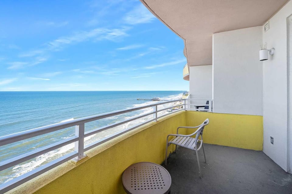 Luxury 18th Floor 1 BR Beach Condo Direct Oceanfront House in Florida
