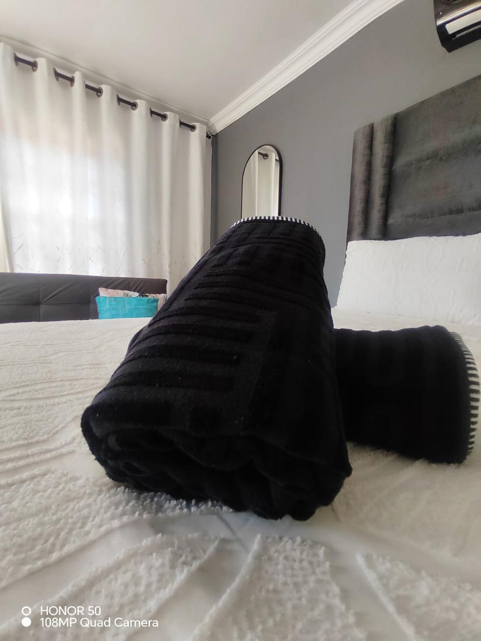 Bed, towels