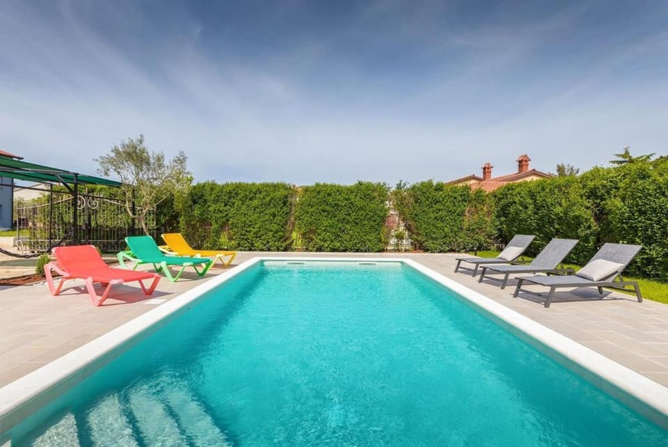 Holiday Home Dory with Private Pool and Garden House in Fažana