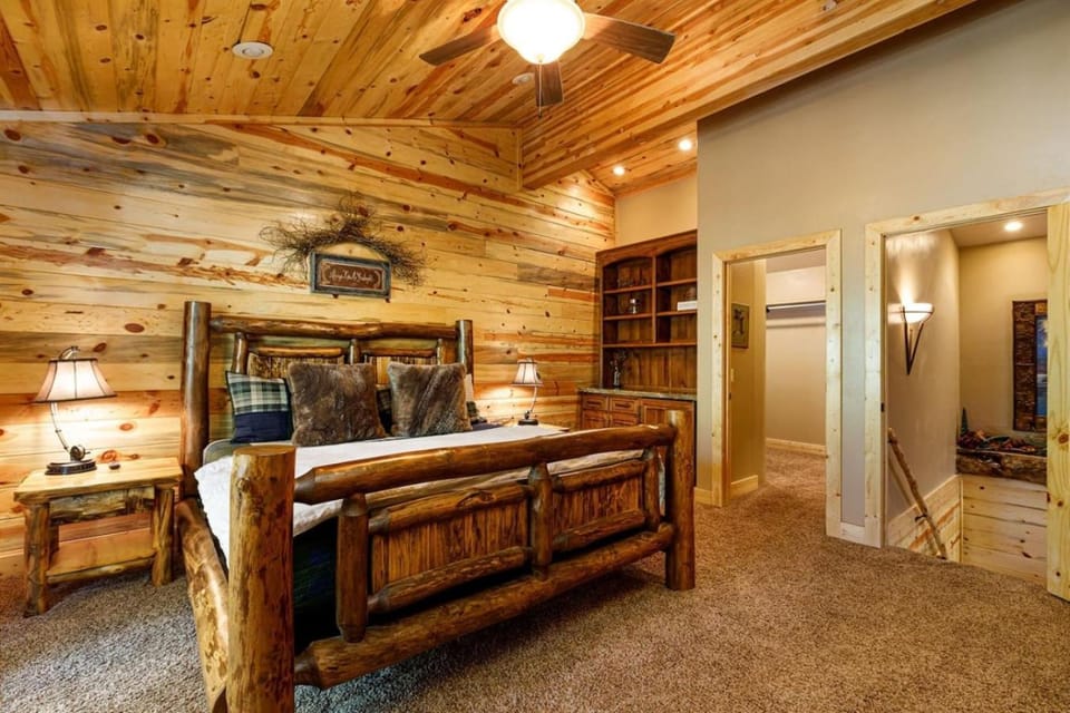 Great Escape Retreat Hot Tub Fire Pit House in Utah
