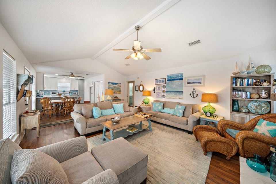 Island Breeze House in Hitchcock