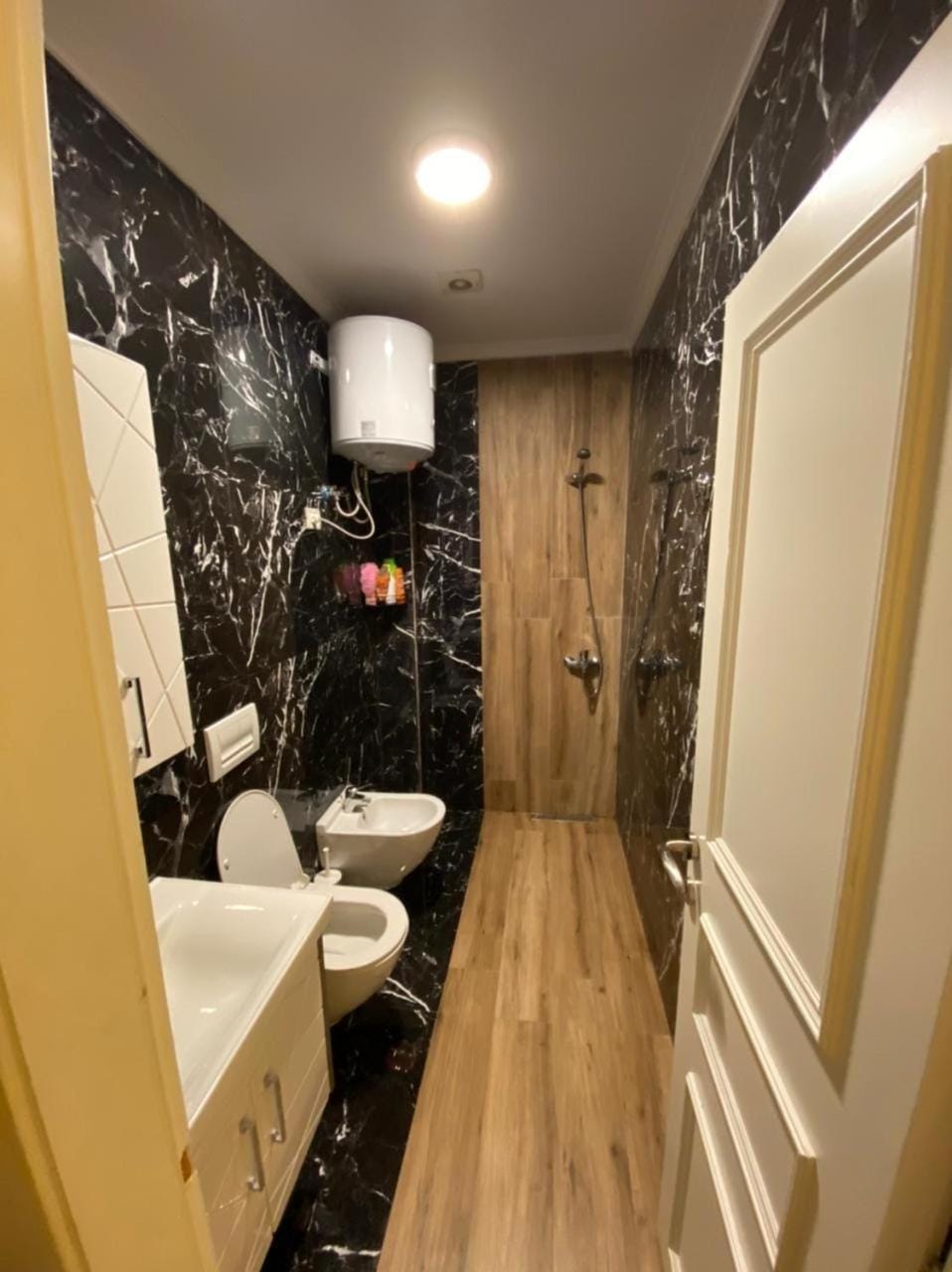 Shower, Toilet