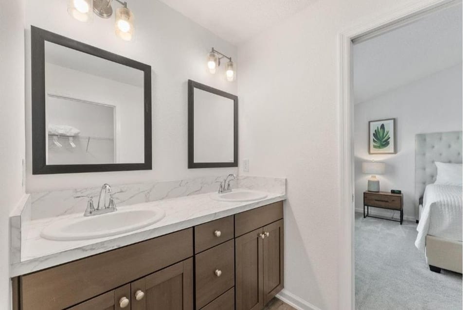 Bathroom, Photo of the whole room, towels
