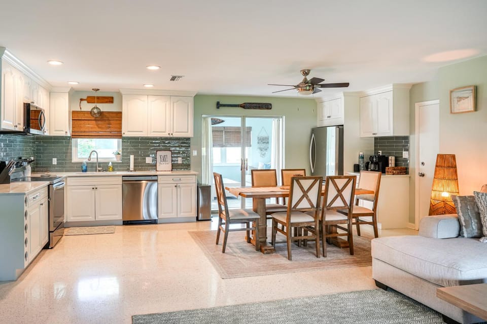 Walk to Jetty Park Harbor District Home! House in Fort Pierce