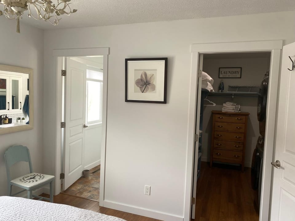 Bathroom, Bedroom, washing machine