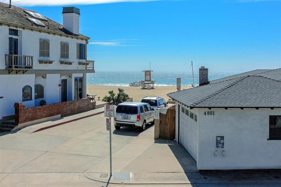 4804 Seashore A & B House in Balboa Peninsula