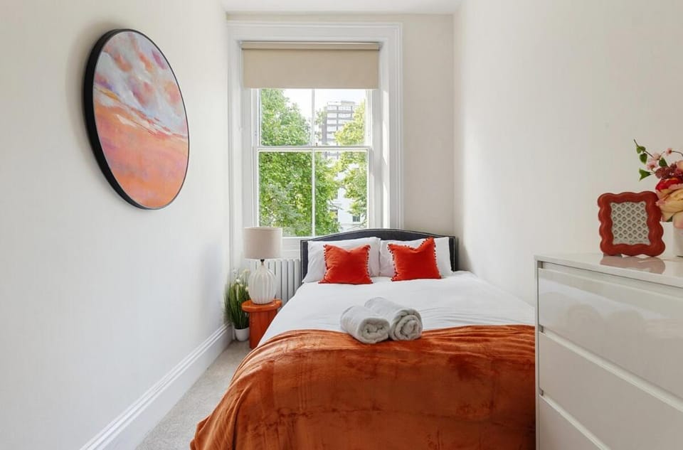 Stylish Notting Hill Flat Near Hyde Park Apartment in City of Westminster