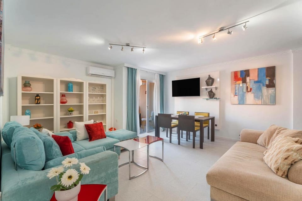 Communal lounge/ TV room, Living room