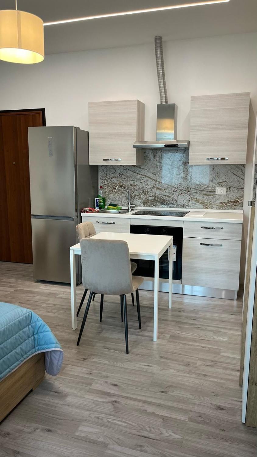 Kitchen or kitchenette, Dining area, stove