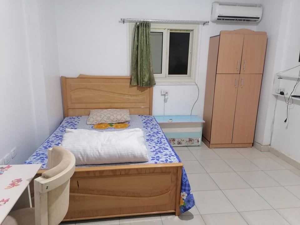 Photo of the whole room, Bedroom, wardrobe, air conditioner