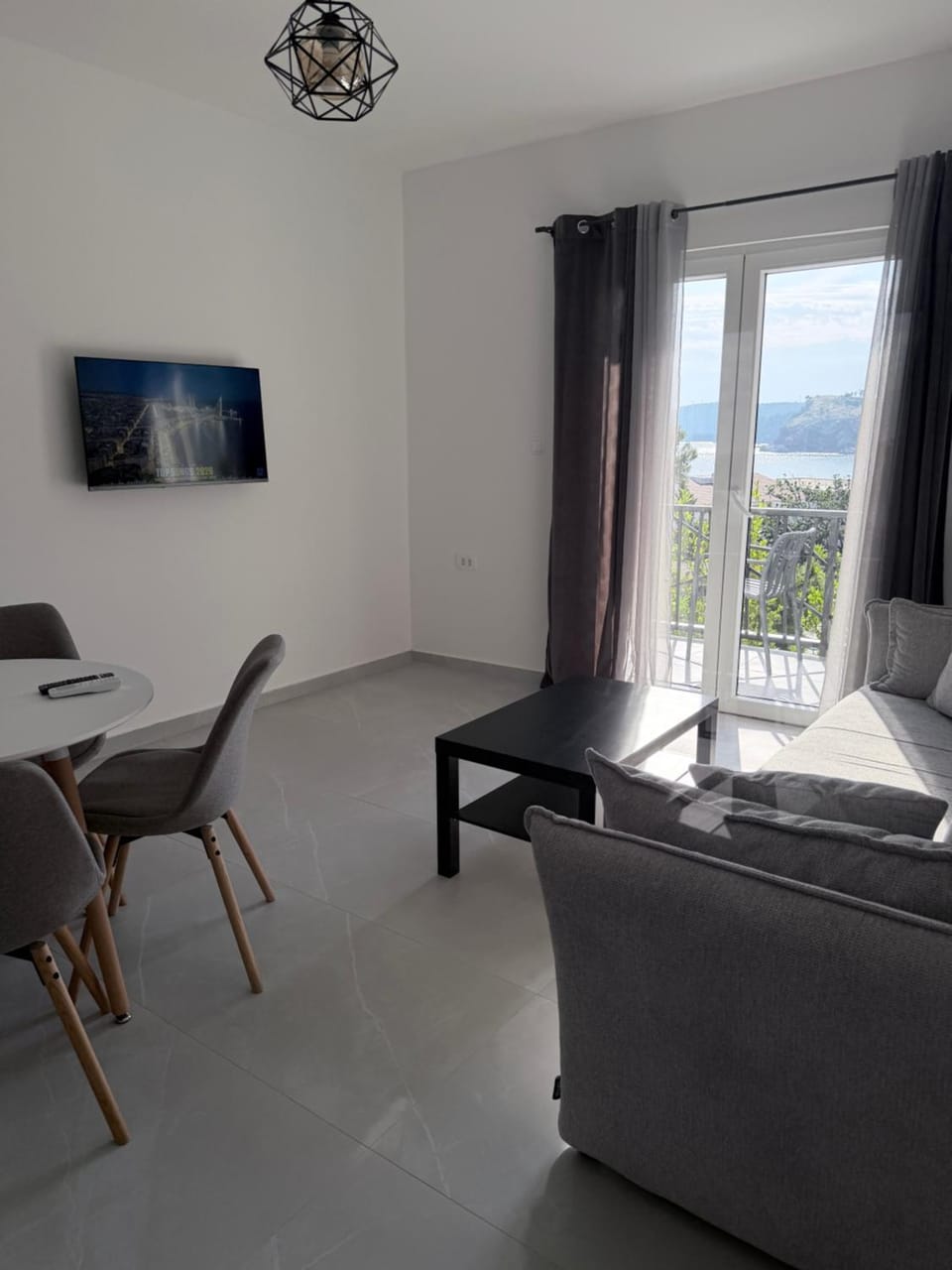Natural landscape, TV and multimedia, Living room, Dining area