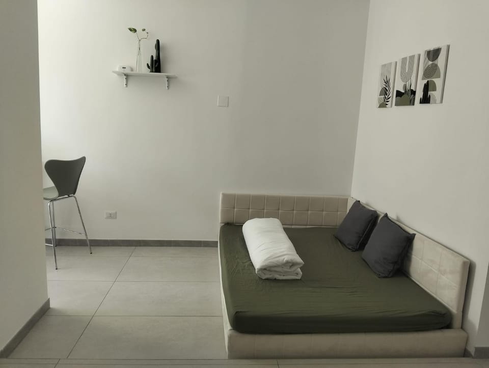 Bed, Living room