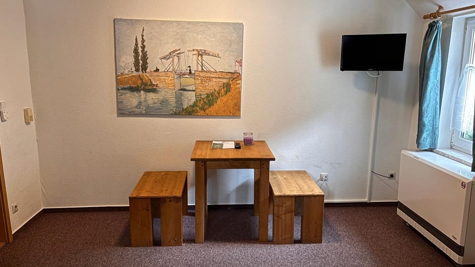Seating area, Dining area
