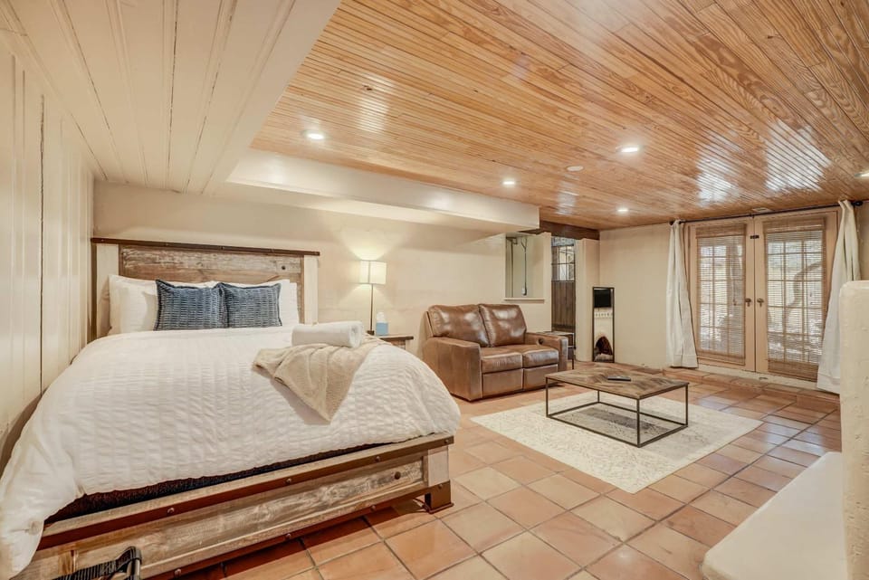 Adobe del Sur Architectural Gem Near Broadmoor House in Colorado Springs
