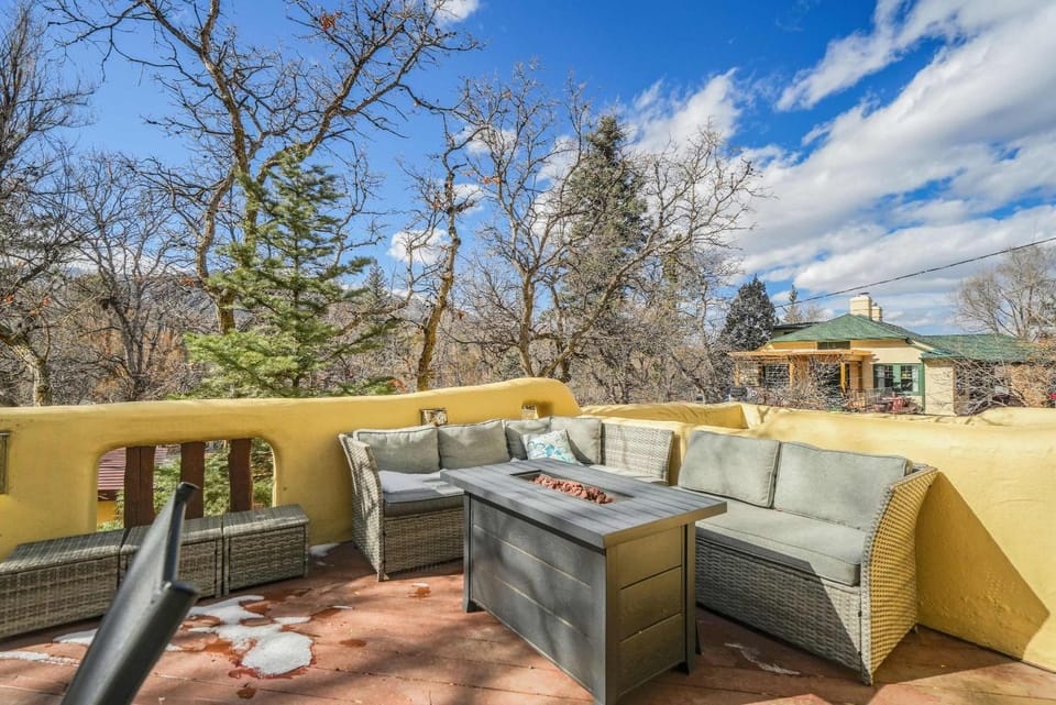 Adobe del Sur Architectural Gem Near Broadmoor House in Colorado Springs