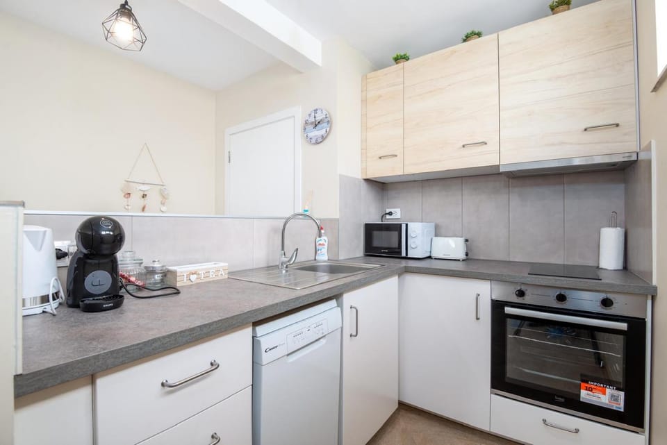 Coffee/tea facilities, Kitchen or kitchenette, dishwasher, toaster