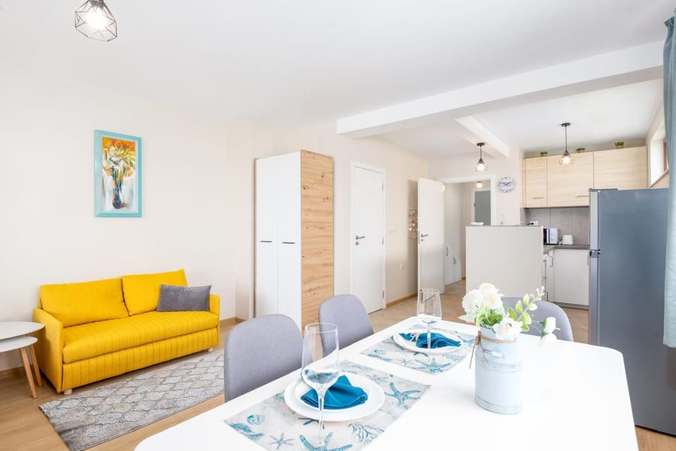 Kitchen or kitchenette, Living room, Seating area, Dining area, wardrobe