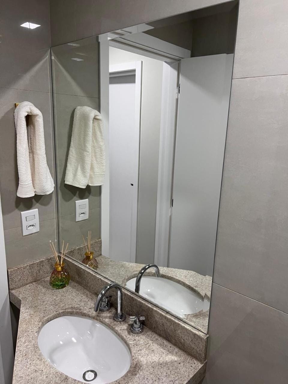 New apartment near JL mall, with 2 parking spaces Apartment in Foz do Iguaçu