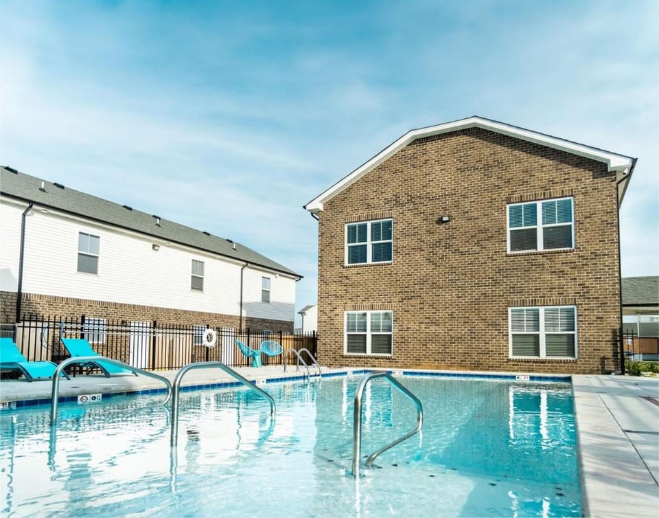 Arte Luxury townhomes D7 Comfy 2 Bed 25 Bath Apartment in Clarksville