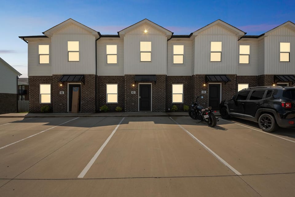 Arte Luxury townhomes E2 I Comfy 2 Bed 25 Bath Apartment in Clarksville