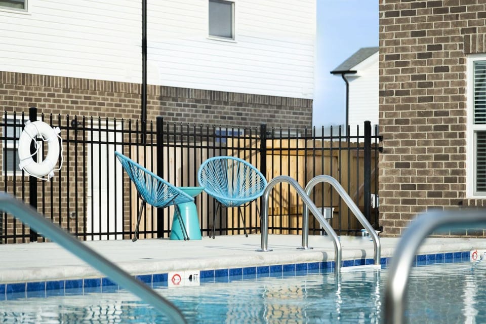Arte Luxury townhomes E2 I Comfy 2 Bed 25 Bath Apartment in Clarksville