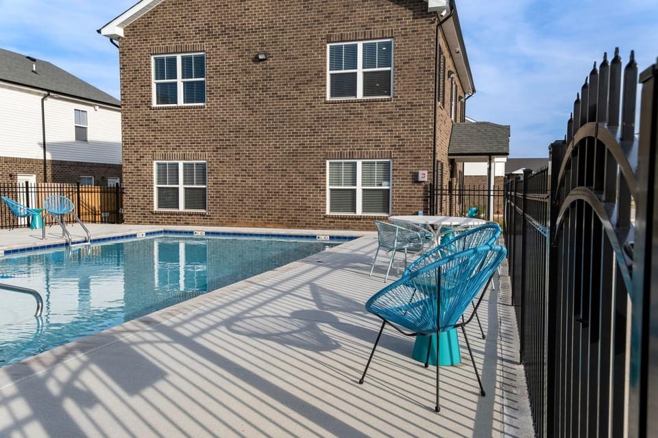 Arte Luxury townhomes Q4 I Comfy 2 Bed 25 Bath Apartment in Clarksville