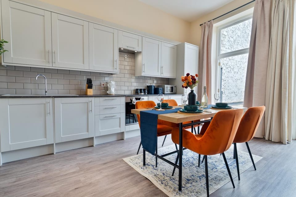 Kitchen or kitchenette, Dining area, minibar, pet friendly, stove