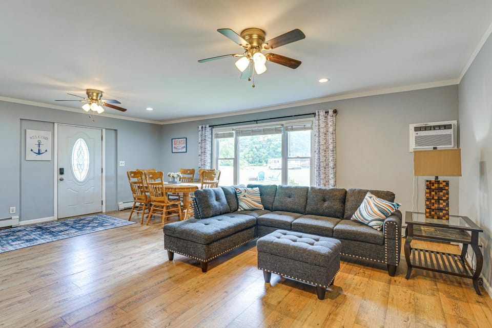 1 Block to Lake Huron: Pet-Friendly Apt w/ Kayaks Apartment in Michigan