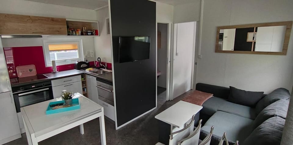 Kitchen or kitchenette, Living room, Communal kitchen