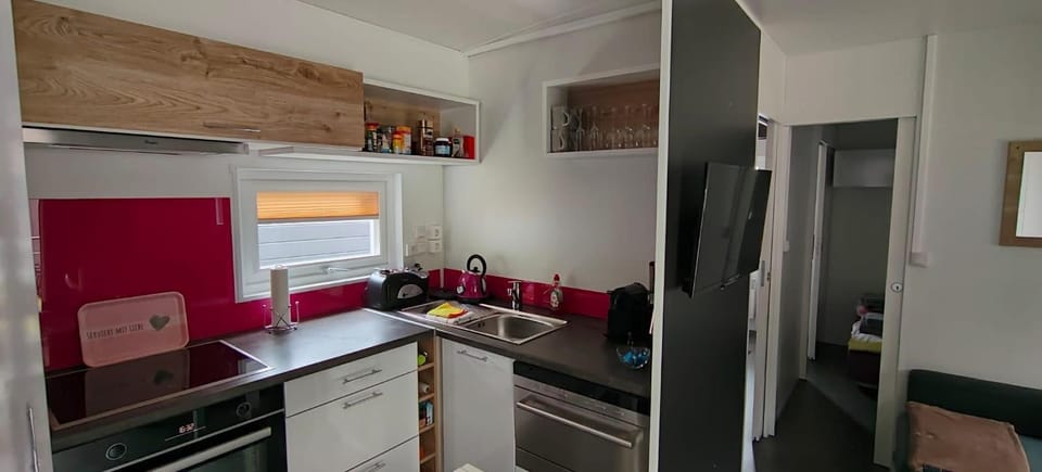 Kitchen or kitchenette, Communal kitchen