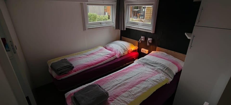 Bedroom, towels