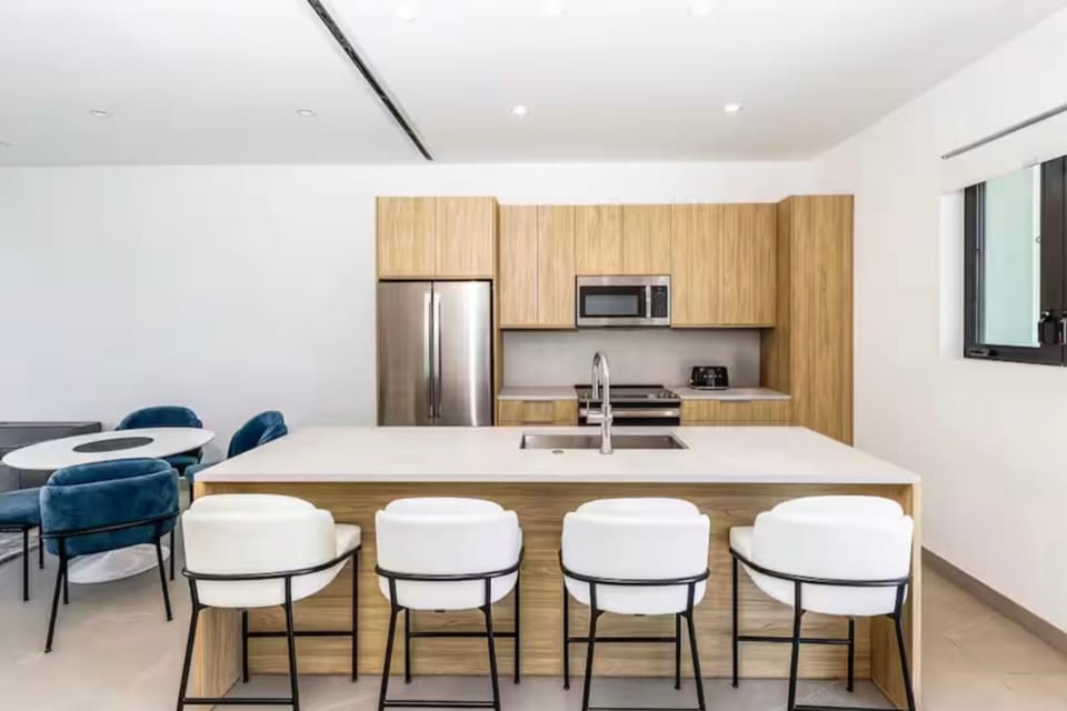 Kitchen or kitchenette, Living room, Seating area
