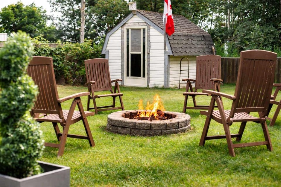 Sylvan Cabin - 3 BR Family Fun Luxurious Yard Cabin in Sylvan Lake