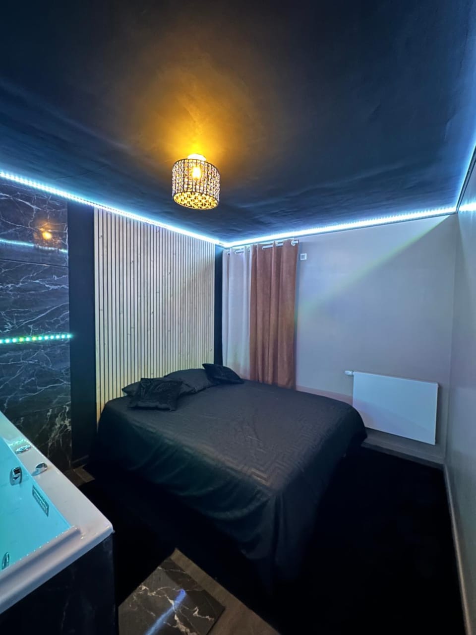 Appartement luxueux avec jacuzzi Cergy gare Apartment in Cergy