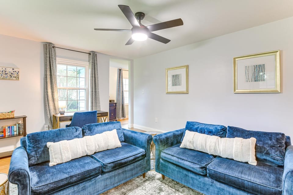 Walk to Parks and Main St Renovated League City Gem House in League City