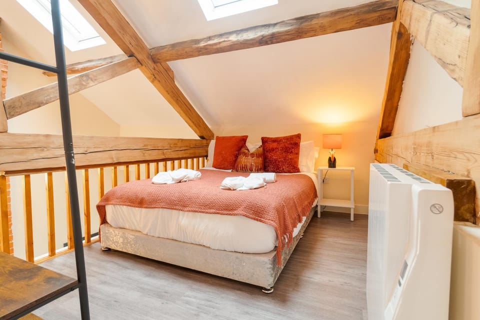 Bed, Photo of the whole room, Bedroom, internet, towels