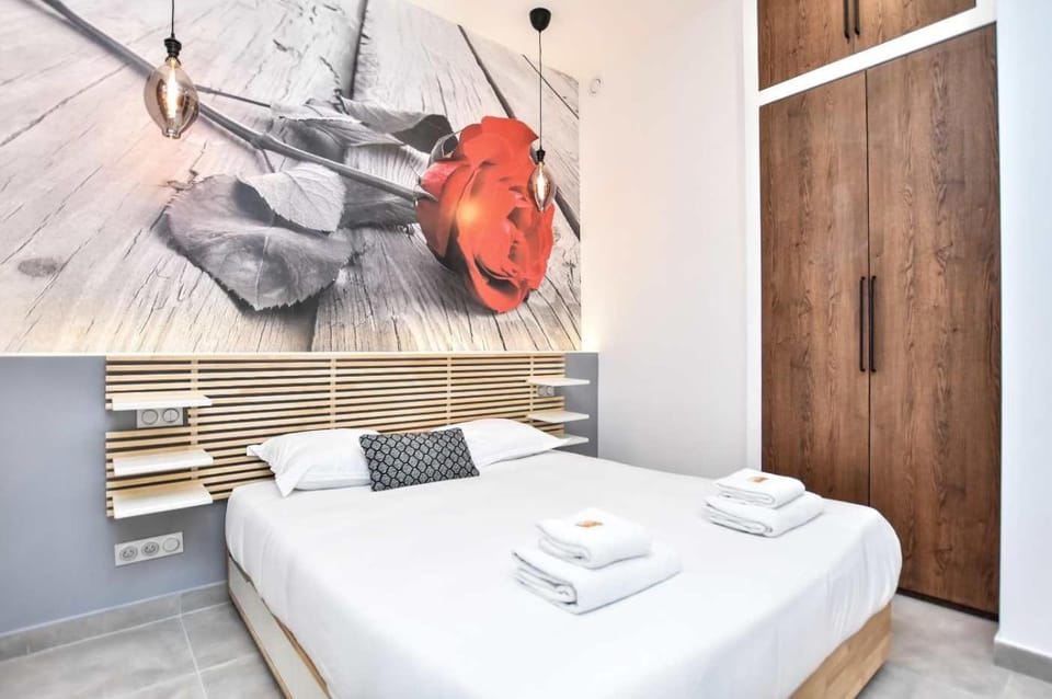 Bed, Photo of the whole room, Bedroom, towels, wardrobe