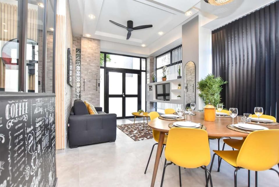 Facade/entrance, Living room, Seating area, Dining area
