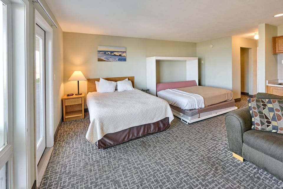 107 Ocean Picture Academy - Beachfront Condo - Pool Hot Tub & Full Kitchen House in Lincoln City
