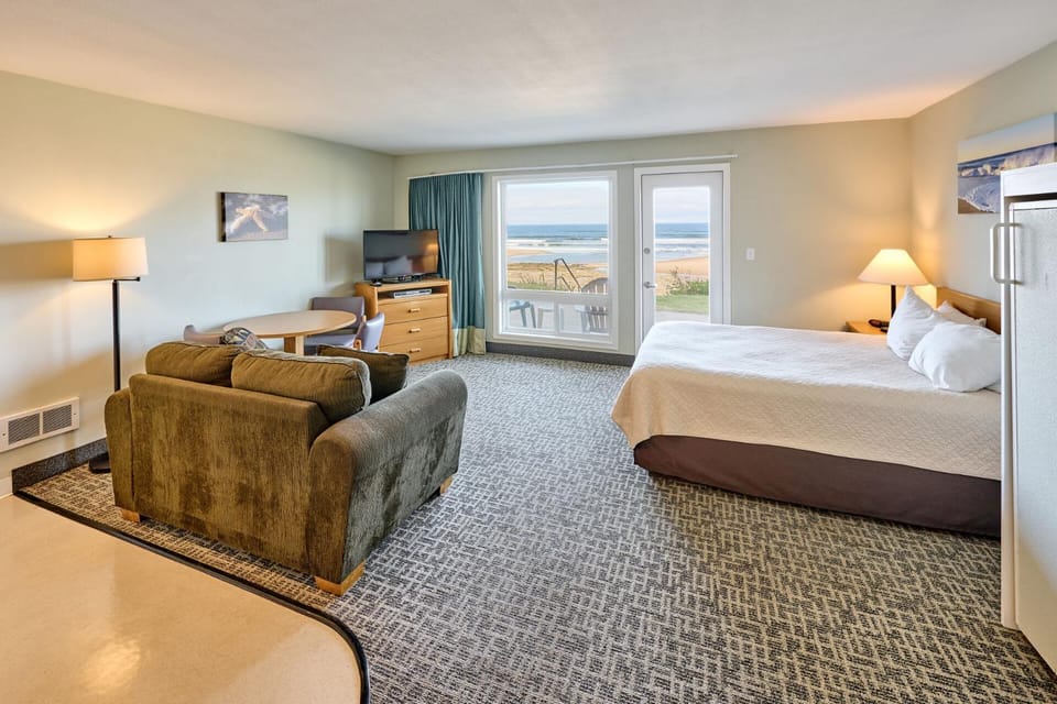 107 Ocean Picture Academy - Beachfront Condo - Pool Hot Tub & Full Kitchen House in Lincoln City