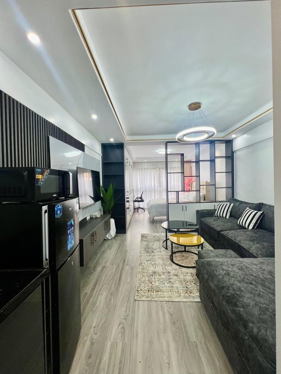 TV and multimedia, Kitchen or kitchenette, Living room, Seating area, oven