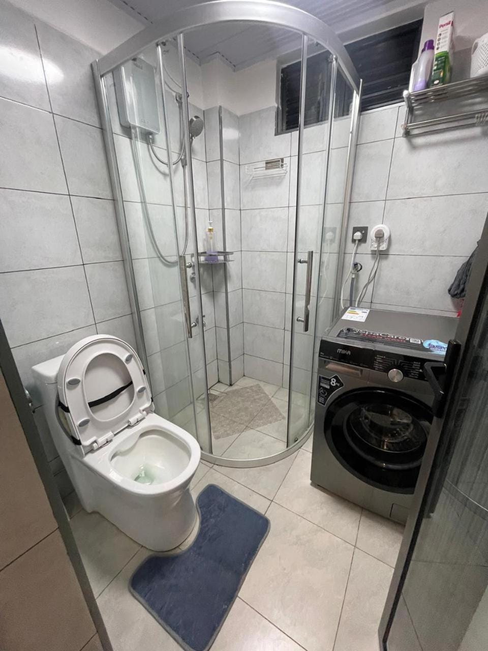 Shower, Toilet, Bathroom, towels