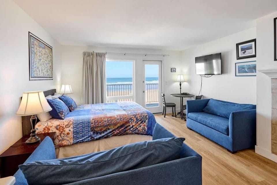 Ground Floor Condo - Ocean View - Pool & Hot Tub House in Lincoln City