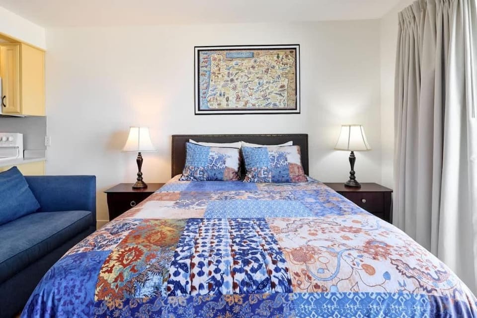 Ground Floor Condo - Ocean View - Pool & Hot Tub House in Lincoln City