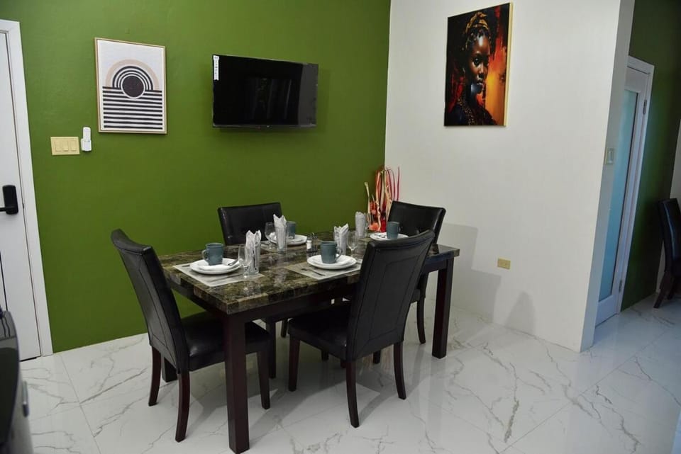 LS Stonethrow - Emerald Cottage Apartment in Montego Bay