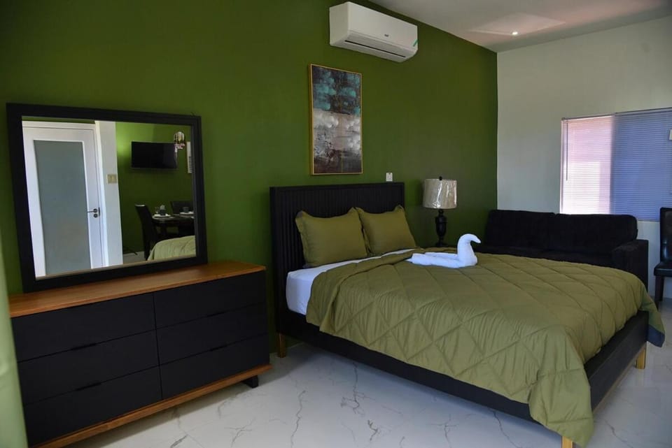 LS Stonethrow - Emerald Cottage Apartment in Montego Bay